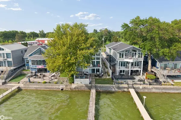 2101 N Shore DR, Clear Lake, IA 50428