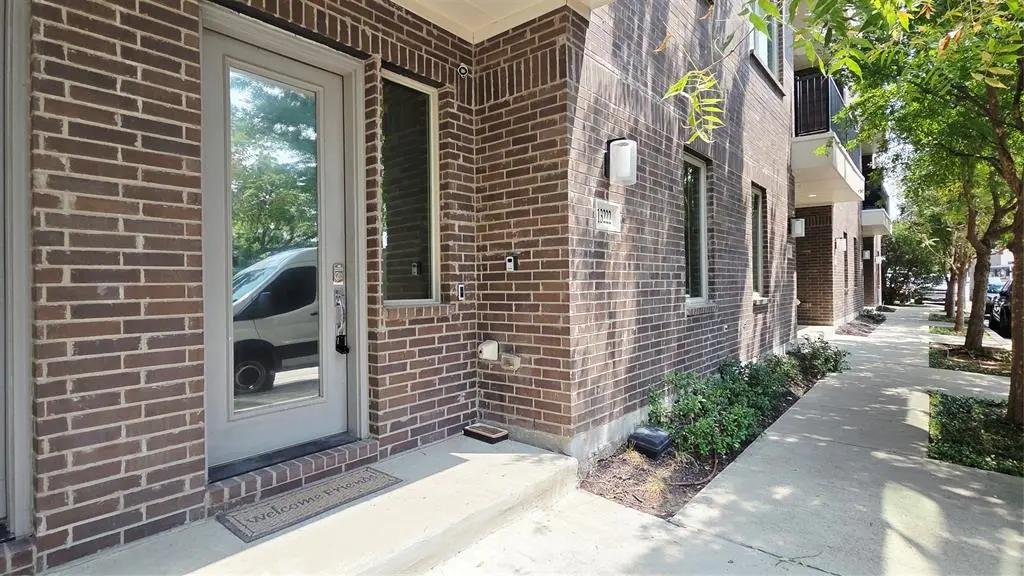 13222 Bee Street, Farmers Branch, TX 75234