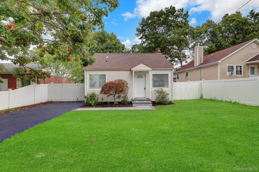 386 Tallwood DR, Shirley, NY 11967