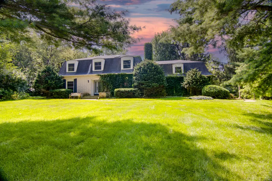 201 Cary Algonquin RD, Trout Valley, IL 60013