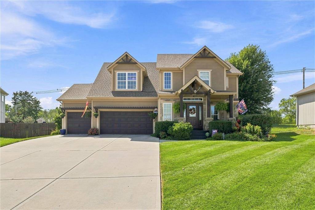 12233 Pine Valley DR, Kansas City, KS 66109