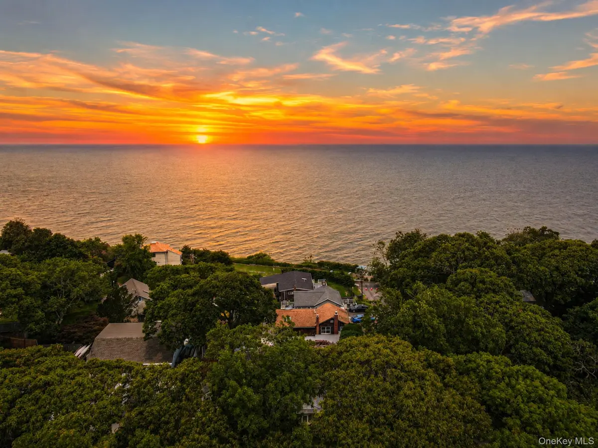 24 Thomas RD, Sound Beach, NY 11789