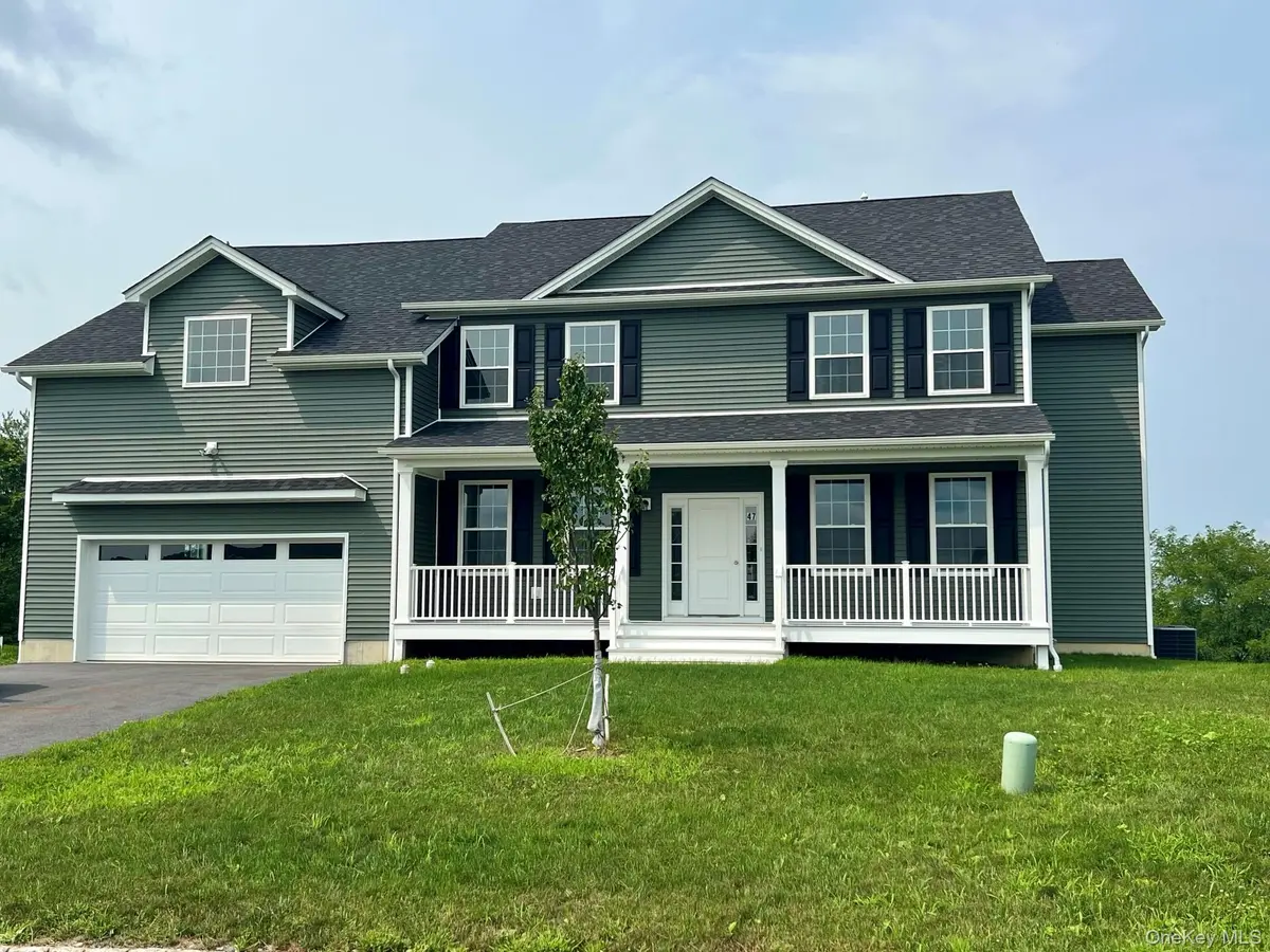 47 Dartmouth DR, Poughkeepsie, NY 12603