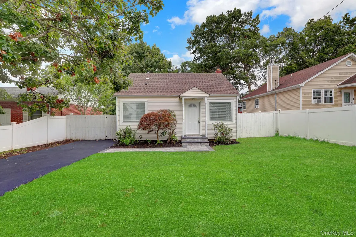 386 Tallwood DR, Shirley, NY 11967