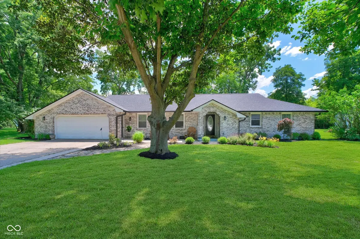 1492 Woodscliff DR, Anderson, IN 46012