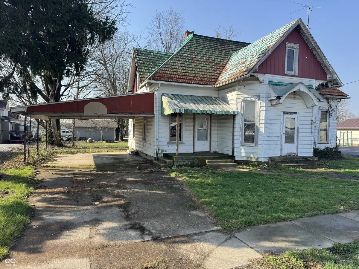 4 W Water ST, Cloverdale, IN 46120