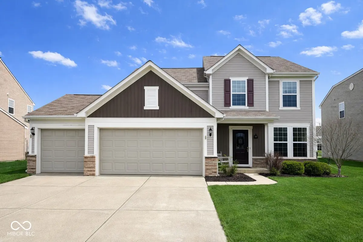 6638 Keepsake DR, Whitestown, IN 46075