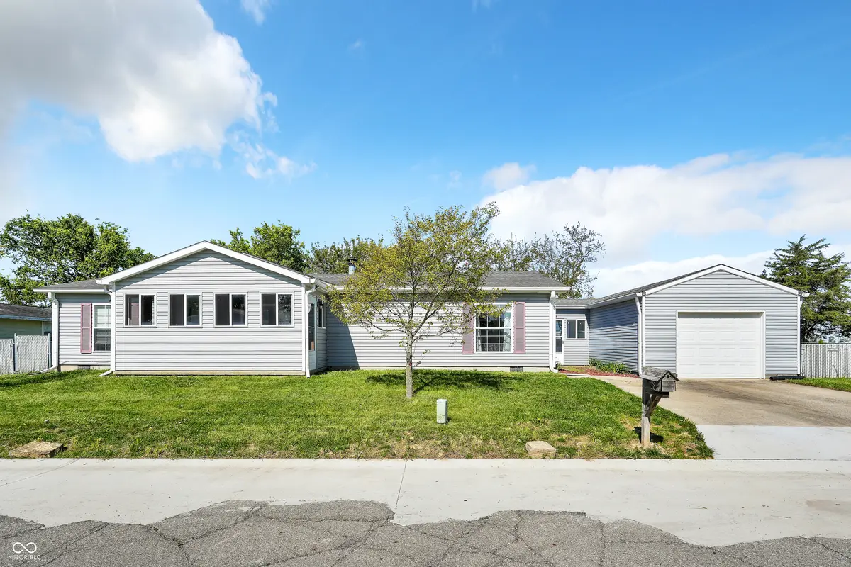 38 Fountain Lake DR, Greenfield, IN 46140