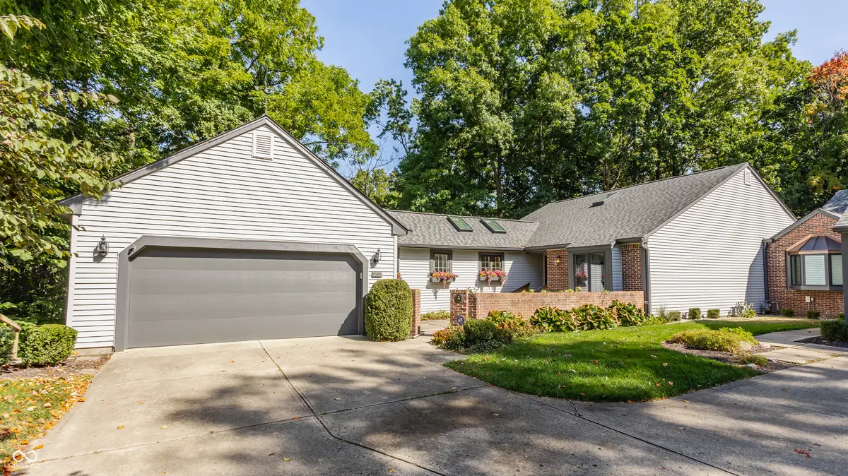 1732 Creekside LN W, Carmel, IN 46032