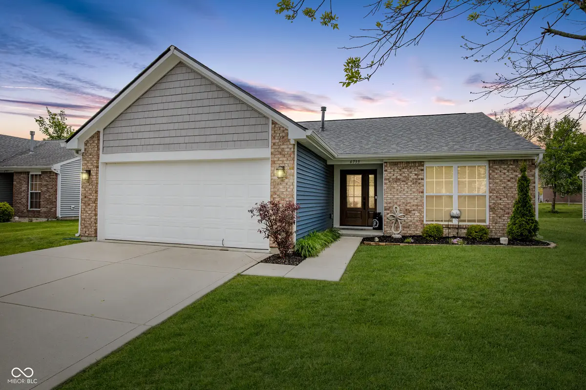 6735 W Odessa WAY, Mccordsville, IN 46055