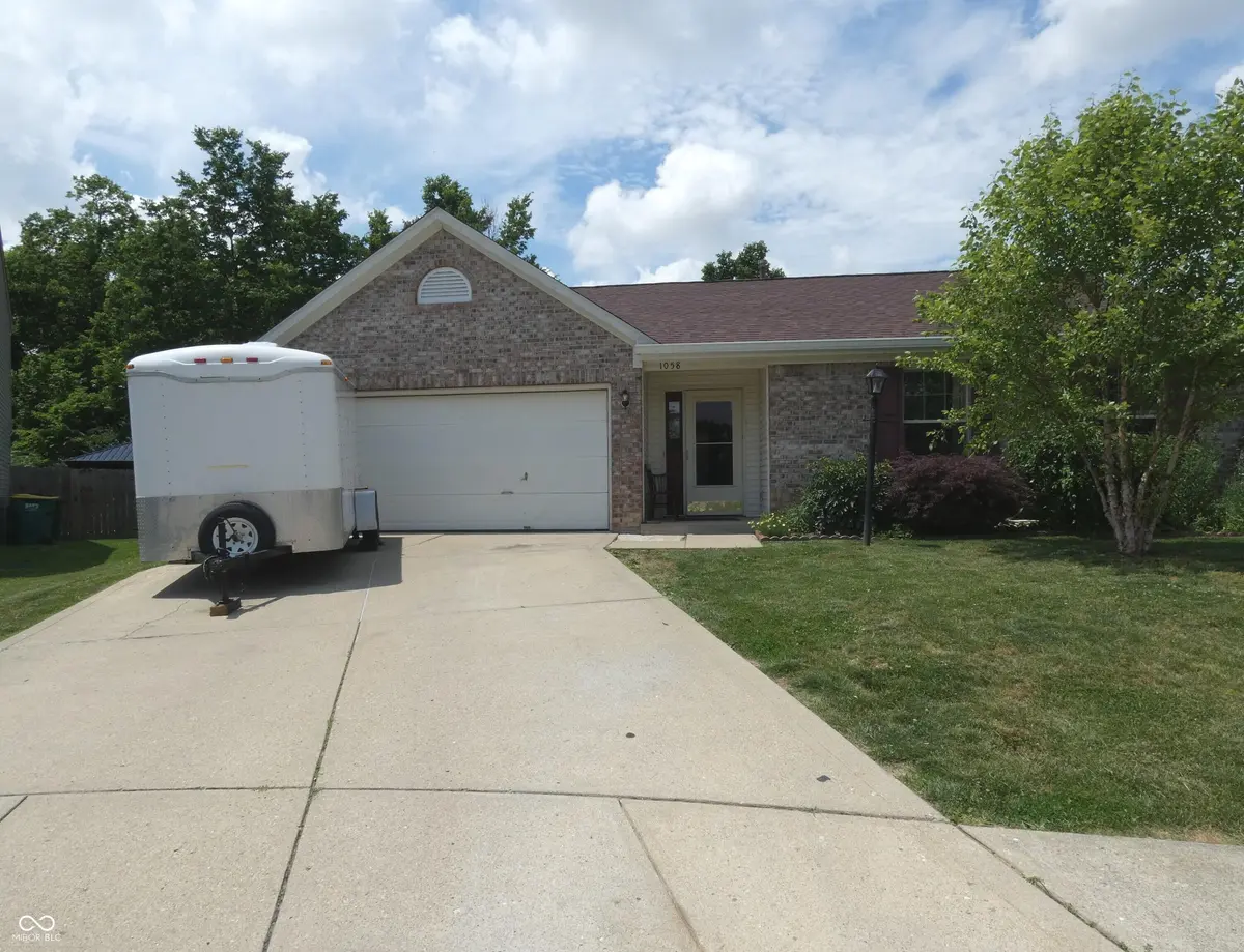 1058 Creekwood LN, Franklin, IN 46131