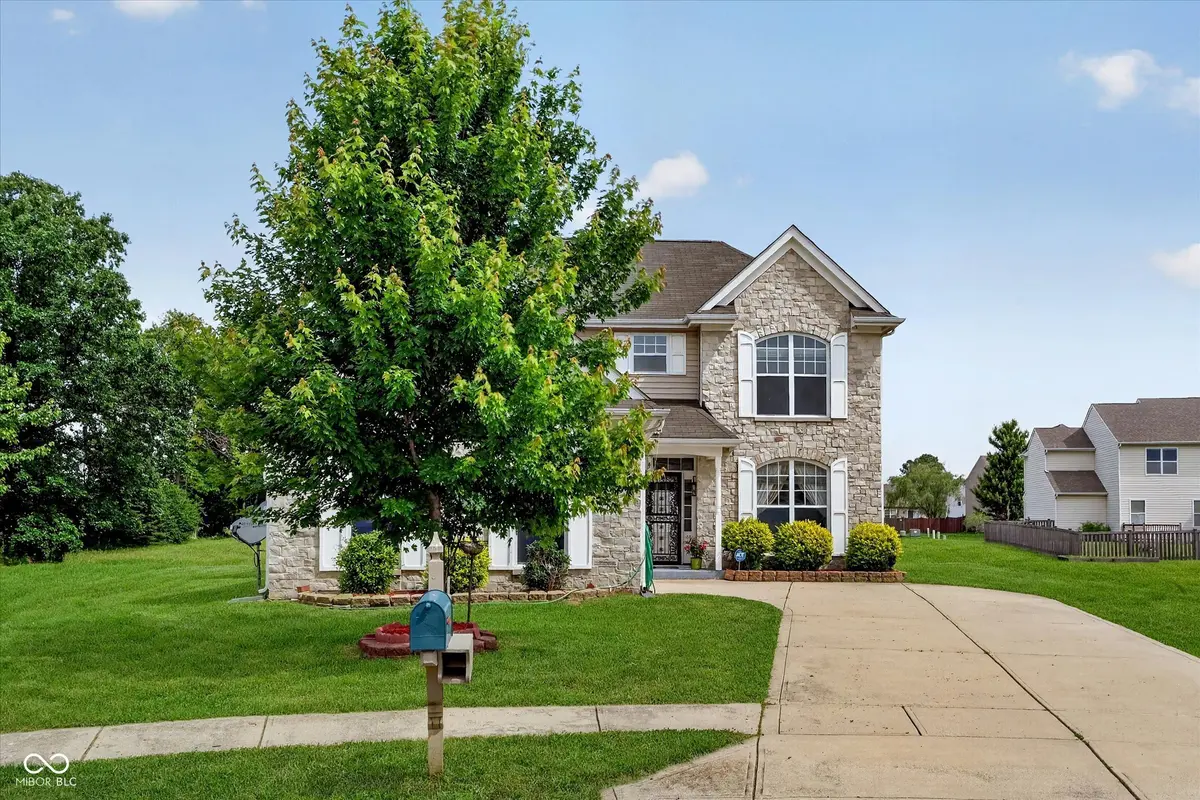 8274 Shute CIR, Avon, IN 46123