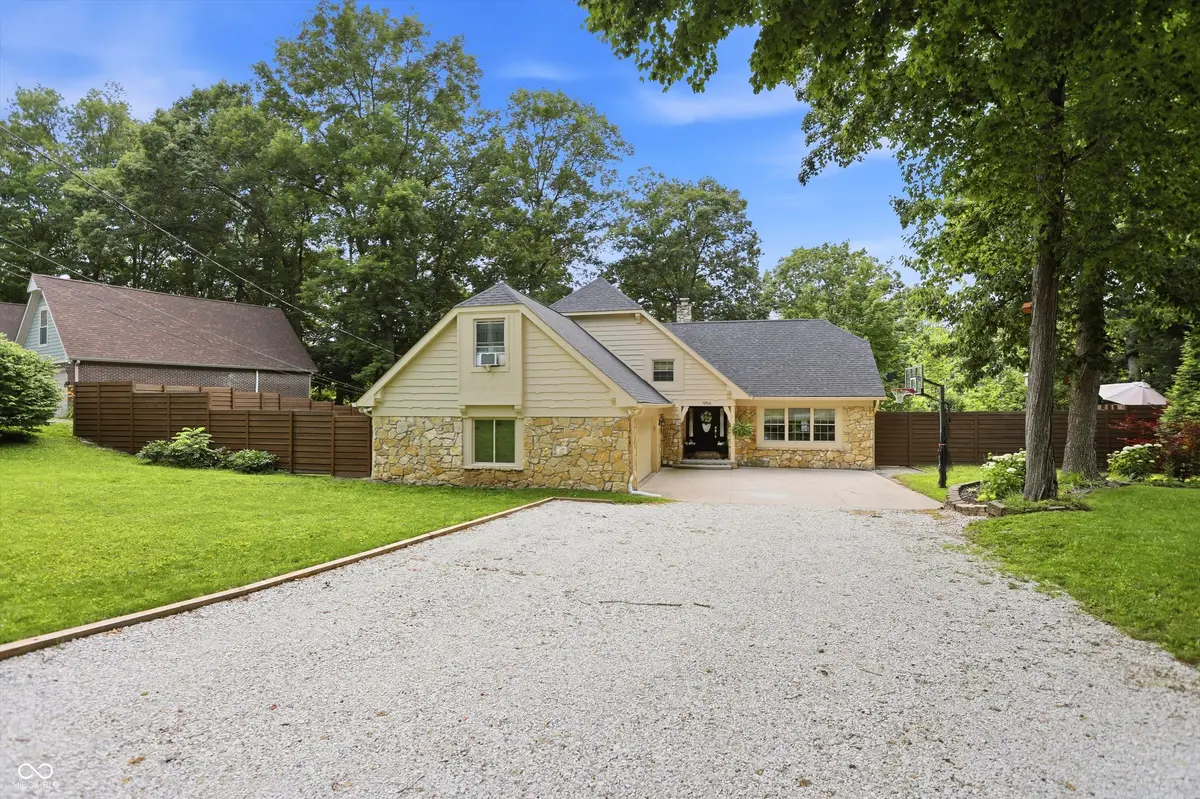 1954 Lakeview DR, Avon, IN 46123