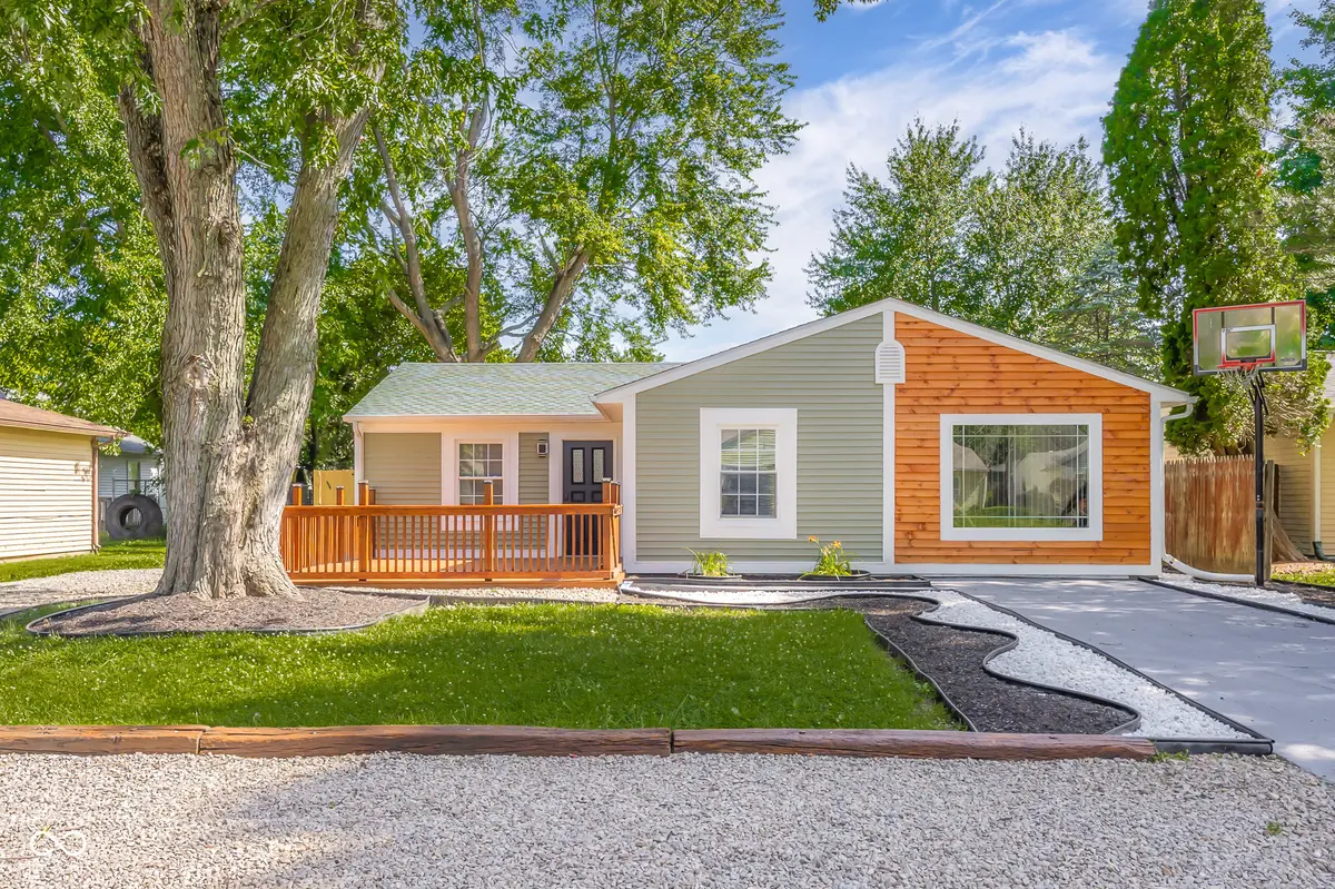 151 Schaefer DR, Hope, IN 47246
