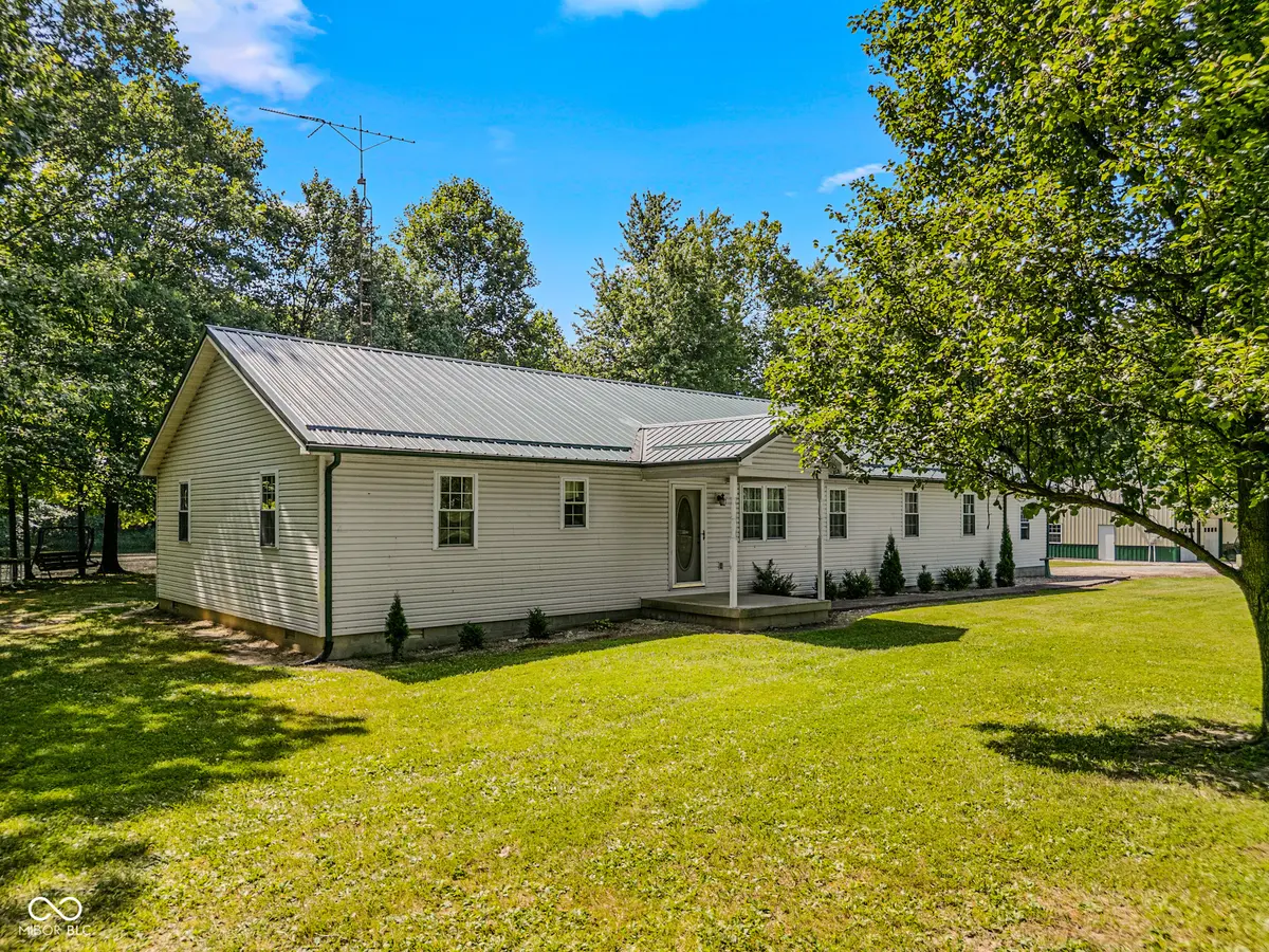 8065 S County Road 175 RD W, Commiskey, IN 47227