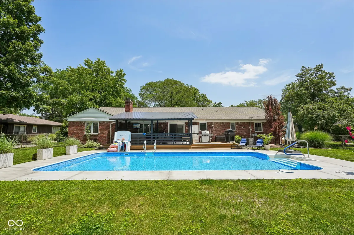 6736 Grosvenor PL, Indianapolis, IN 46220