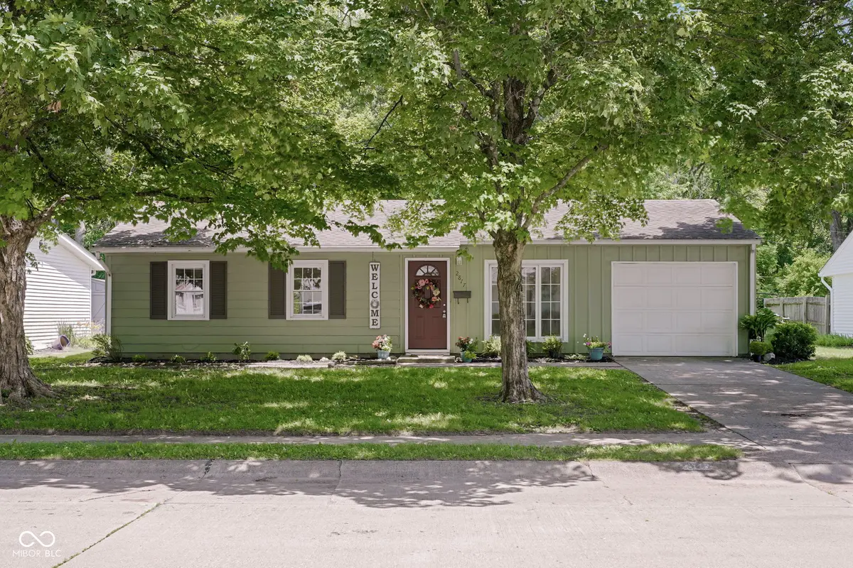 2817 Streamside DR, Columbus, IN 47203