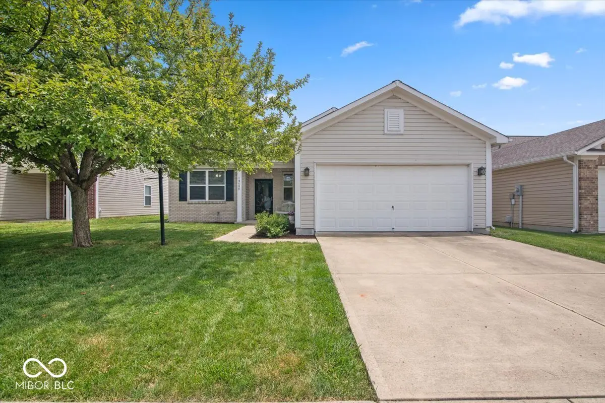 19406 Prairie Crossing DR, Noblesville, IN 46062