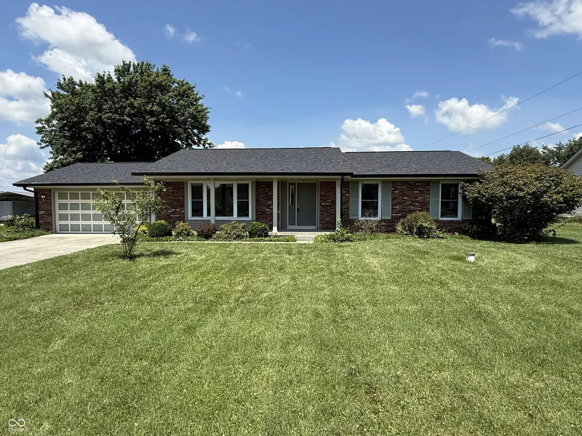 12144 E Oxford DR, Columbus, IN 47203