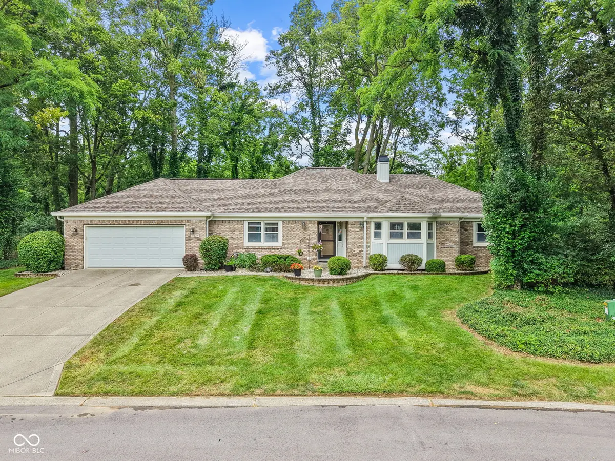 11524 Geist Woods, Indianapolis, IN 46236