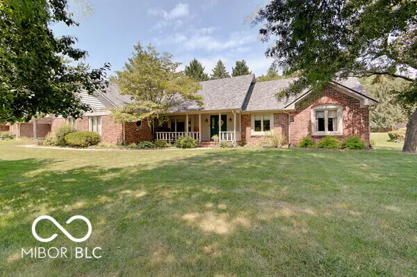 260 Lake DR, Greenwood, IN 46142