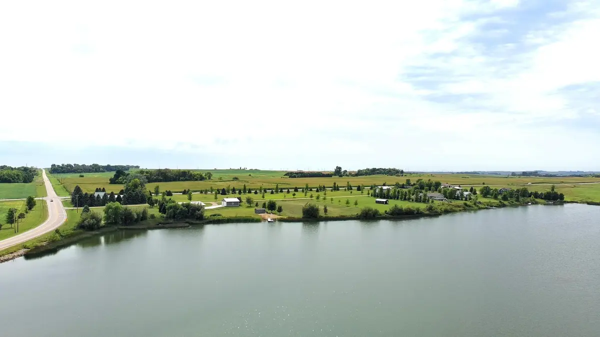 4 Summit LN, Lake Wilson, MN 56151