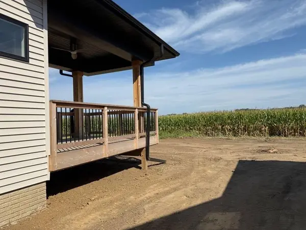 1272 Berkshire Ln, North Liberty, IA 52317