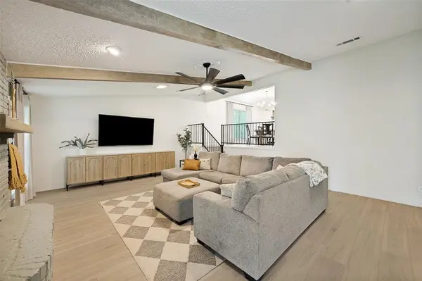 909 Edgecliff Drive, Bedford, TX 76022