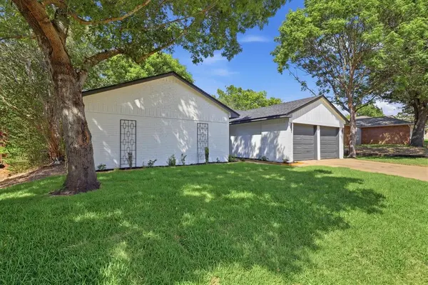 3405 Mill Ridge, Bedford, TX 76021