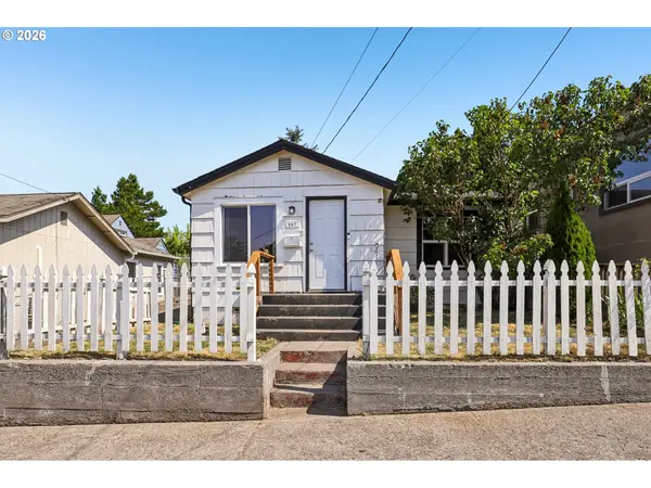 807 COLUMBIA ST, Kelso, WA 98626