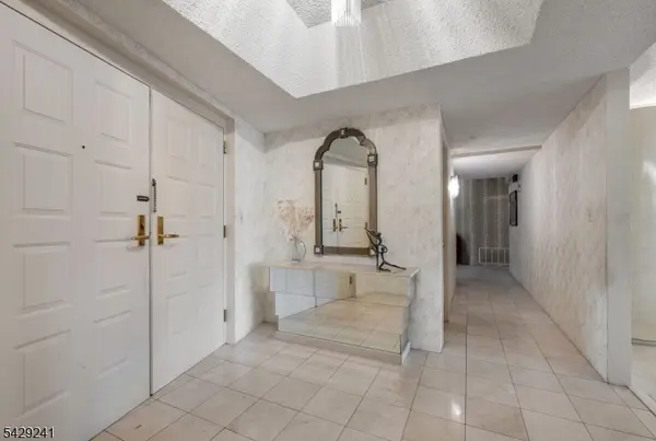 1360 Hamburg Tpke #409, Wayne Twp., NJ 07470