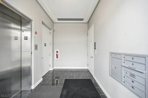 271 Millburn Ave #2A, Millburn Twp., NJ 07041