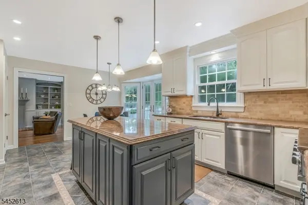 94 Sherwood Ln, Long Hill Twp., NJ 07980
