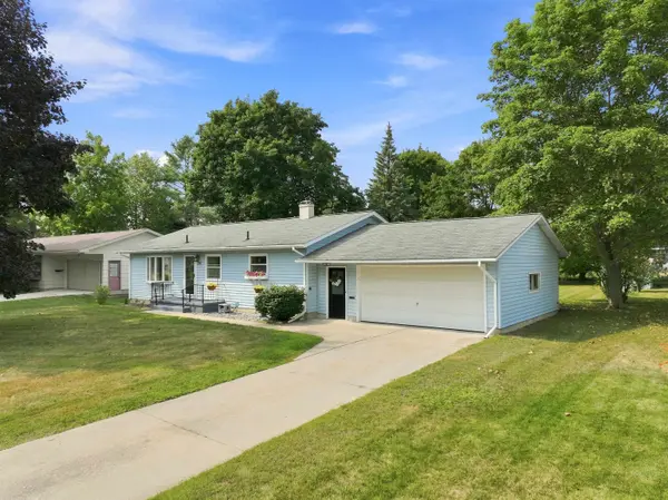 714 Sunset LN, Originalcity, MI 49601