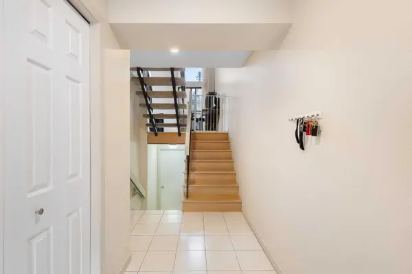 10401 19 ST SW #19, Calgary, AB T2W 3E7