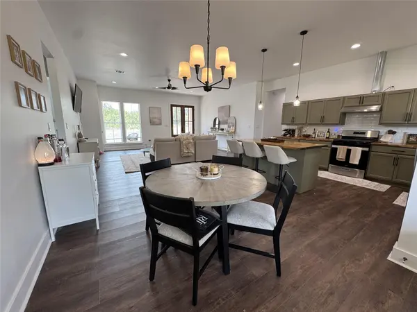 1353 Red Town RD #B, Elgin, TX 78621