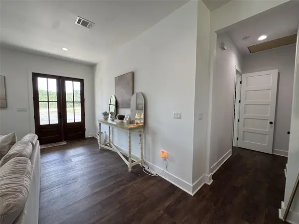 1353 Red Town RD #B, Elgin, TX 78621
