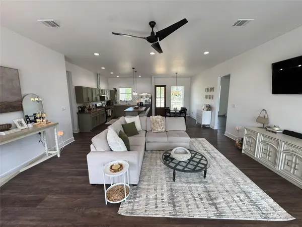 1353 Red Town RD #B, Elgin, TX 78621