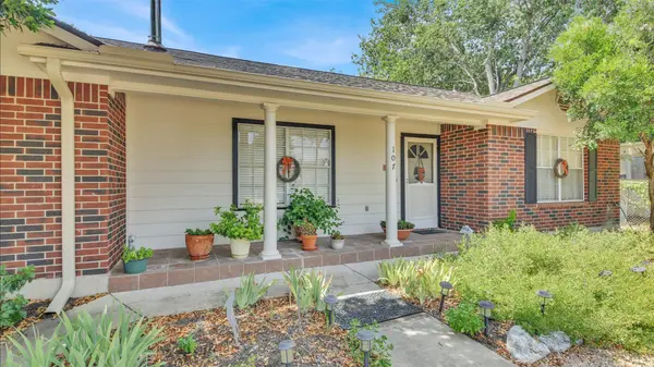 107 Taylor DR, Spicewood, TX 78669