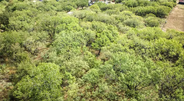 2900 Salt Flat RD, Luling, TX 78648