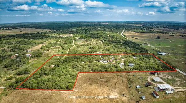 2900 Salt Flat RD, Luling, TX 78648