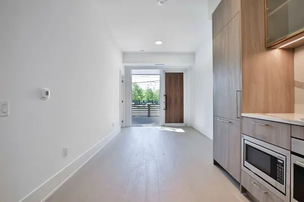 36 Olive AVE #TH103, Toronto C14, ON M6G 2R8