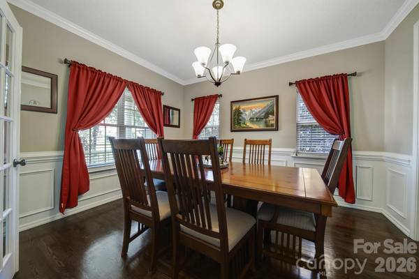 4004 River Falls DR, Lowell, NC 28098