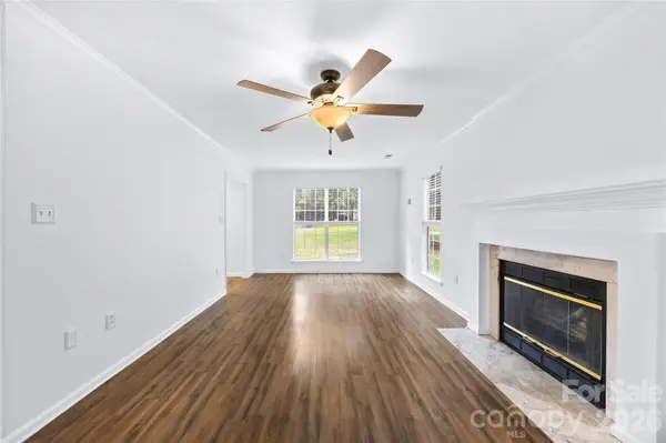1112 Coachlight CIR, Charlotte, NC 28262