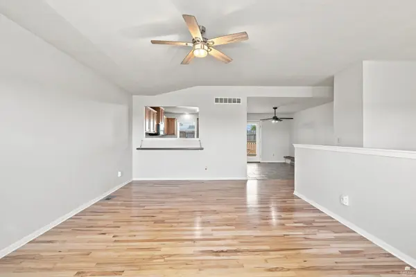 1406 Sutter Woods RD, Junction City, KS 66441