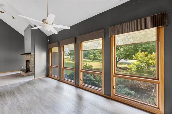 25050 W 129th TER, Olathe, KS 66061