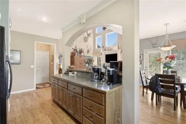 12233 Pine Valley DR, Kansas City, KS 66109