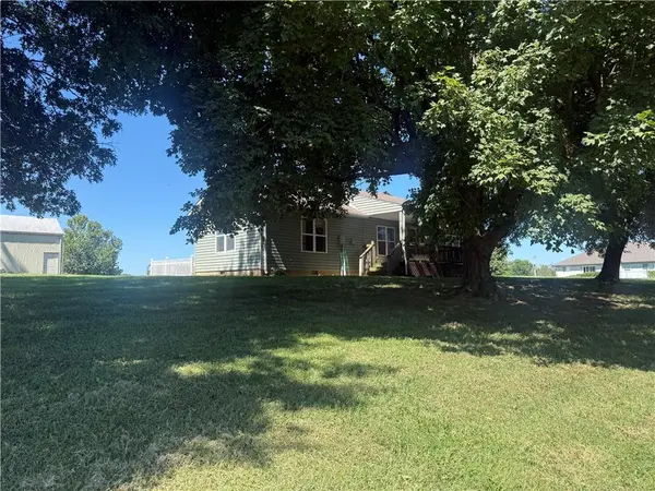 663 Golf RD, Lexington, MO 64067