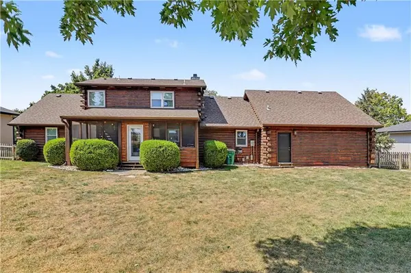611 N Winnebago DR, Lake Winnebago, MO 64034