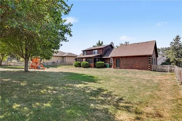611 N Winnebago DR, Lake Winnebago, MO 64034